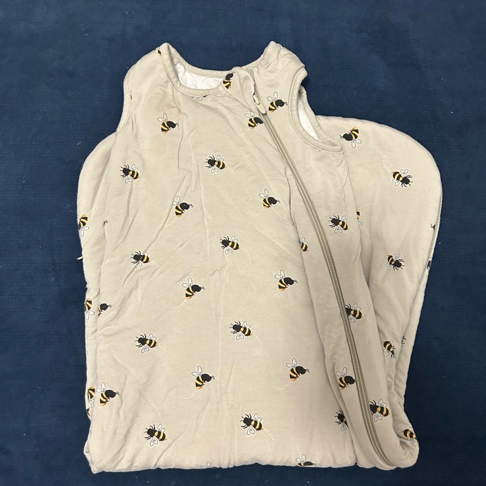 Kyte BABY Beige Bee Print One Piece